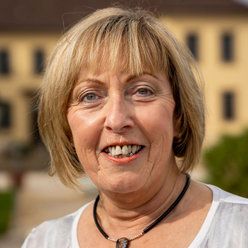  Ingrid Lenze