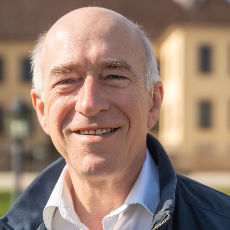  Lothar Straer